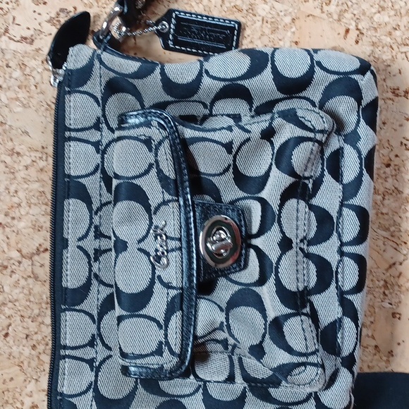 Coach NWOT F45026 Signature Swingpack Crossbody bag with dust bag - Picture 4 of 4